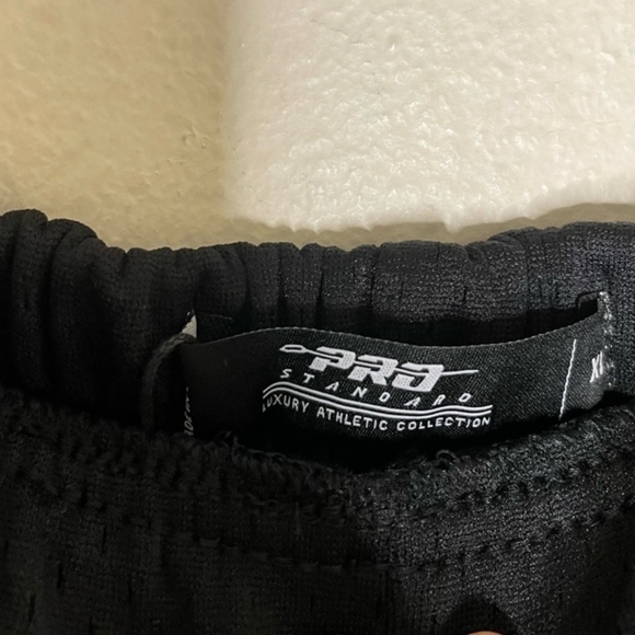 Pro Standard LA Lakers Mesh Shorts - Picture 5 of 5